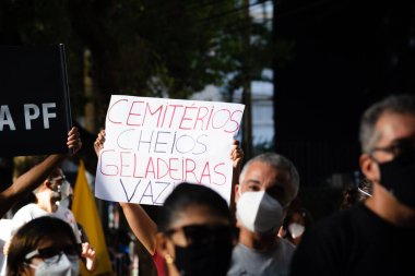 Salvador, Bahia, Brezilya - 19 Haziran 2021: protestocular Salvador kentinde Cumhurbaşkanı Jair Bolsonaro hükümetini protesto ettiler.