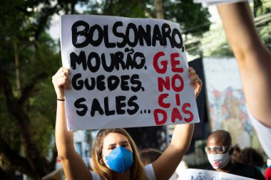 Salvador, Bahia, Brezilya - 19 Haziran 2021: protestocular Salvador kentinde Cumhurbaşkanı Jair Bolsonaro hükümetini protesto ettiler.