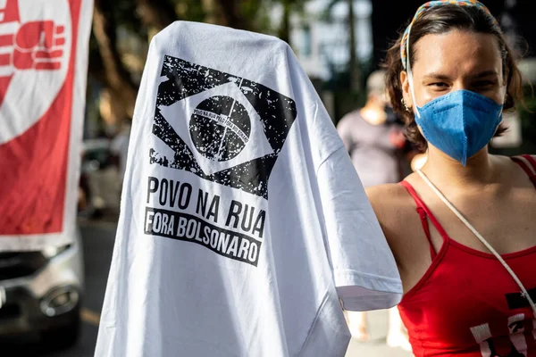 Salvador, Bahia, Brezilya - 19 Haziran 2021: protestocular Salvador kentinde Cumhurbaşkanı Jair Bolsonaro hükümetini protesto ettiler.