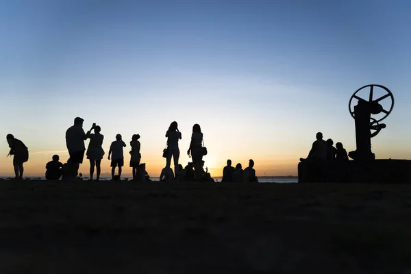 Silhouette Groupe Personnes Appréciant Coucher Soleil Salvador Bahia Brésil — Photo