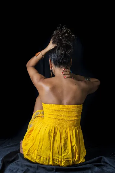 Ritratto Modello Afro Brasiliano Studio Con Sfondo Nero Concetto Consapevolezza — Foto Stock