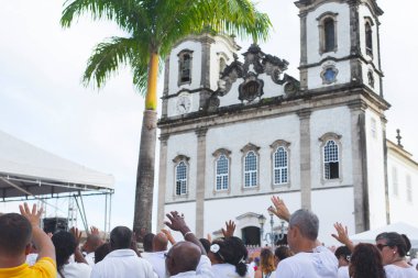 Salvador, Bahia, Brezilya - 28 Aralık 2018: Senhor do Bonfim Kilisesi 'nde yılın son Cuma gününü kutluyoruz.    