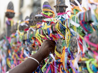 Salvador, Bahia, Brezilya - 28 Aralık 2018: Senhor do Bonfim Kilisesi 'nde yılın son Cuma gününü kutluyoruz.    