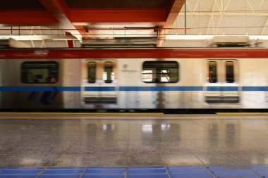 Salvador, Bahia, Brezilya - 27 Ocak 2015: Brezilya 'nın Bahia eyaletindeki Salvador belediyesinde metro istasyonu. 42 km büyüklüğünde metro taşıma sistemi..