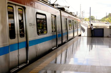Salvador, Bahia, Brezilya - 27 Ocak 2015: Brezilya 'nın Bahia eyaletindeki Salvador belediyesinde metro istasyonu. 42 km büyüklüğünde metro taşıma sistemi..