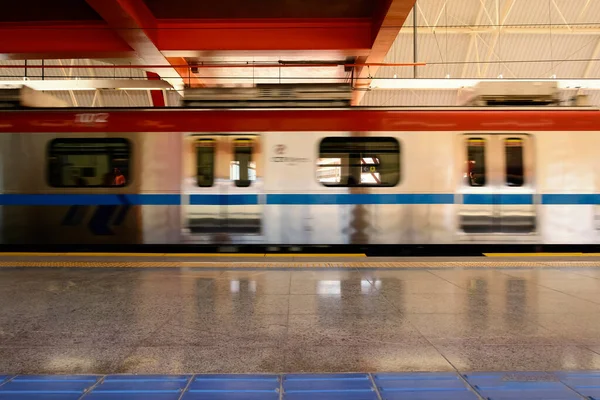 Salvador, Bahia, Brezilya - 27 Ocak 2015: Brezilya 'nın Bahia eyaletindeki Salvador belediyesinde metro istasyonu. 42 km büyüklüğünde metro taşıma sistemi..