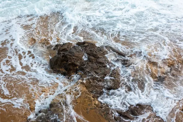 Praia Dan Rio Vermelho Gelen Deniz Dalgaları Açık Kumlara Vuruyor — Stok fotoğraf