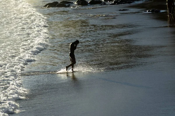 Salvador Bahia Brazil January 2020 Man Slowly Coming Out Sea — Stock Photo, Image