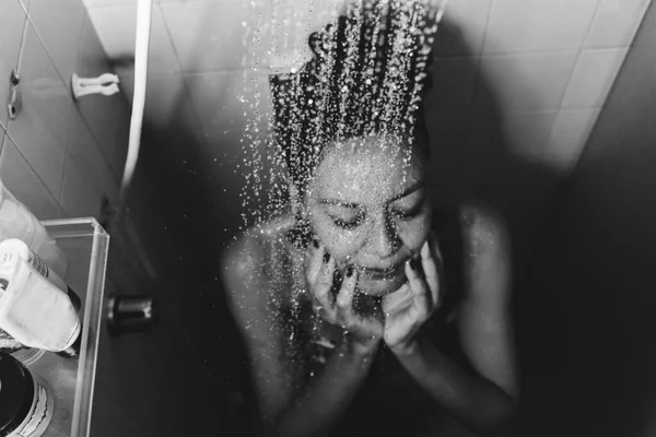 Portrait Une Femme Dans Salle Bain Lavant Salvador Bahia Brésil — Photo