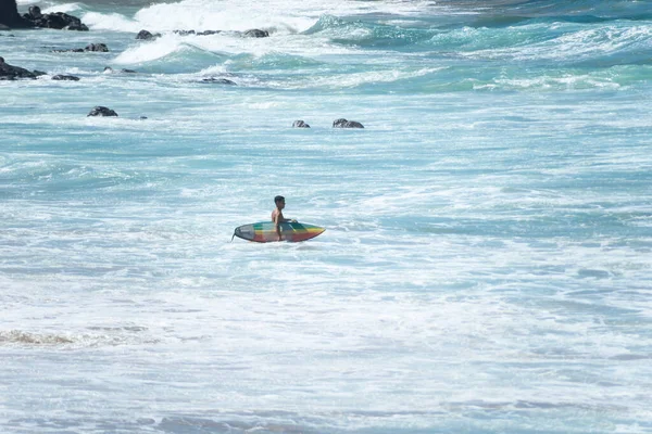 Salvador Bahia Brasilien Augusti 2021 Surfare Som Går Havet För — Stockfoto