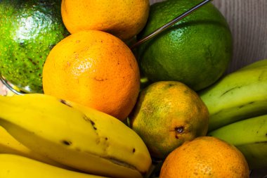 Bir dairede meyve depolamak için uygun bir kabın içinde meyve. Salvador, Bahia, Brezilya.