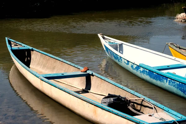 Kano Kleurrijke Boten Aangemeerd Paraguacu Rivier Saubara Braziliaanse Deelstaat Bahia — Stockfoto