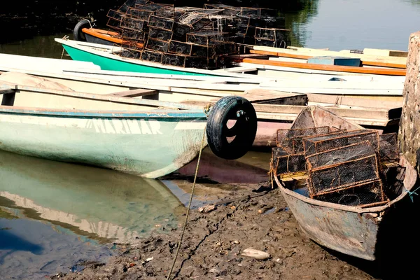 Kajaki Kolorowe Łodzie Zadokowały Rzece Paraguacu Saubara Brazylijskim Stanie Bahia — Zdjęcie stockowe