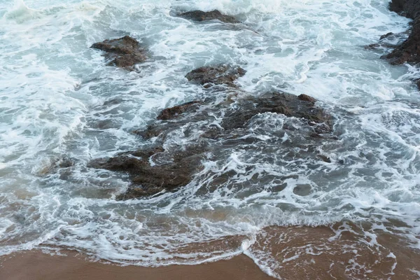 Praia Dan Rio Vermelho Gelen Deniz Dalgaları Açık Kumlara Vuruyor — Stok fotoğraf