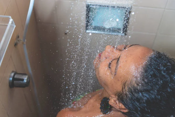 Portrait Une Femme Dans Salle Bain Lavant Salvador Bahia Brésil — Photo