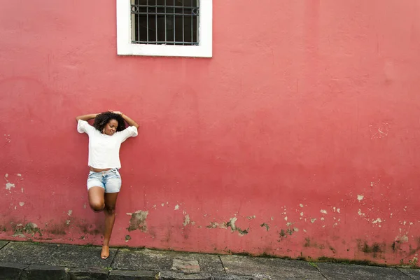 Mooi Model Poserend Voor Foto Straten Van Pelourinho Salvador Bahia — Stockfoto