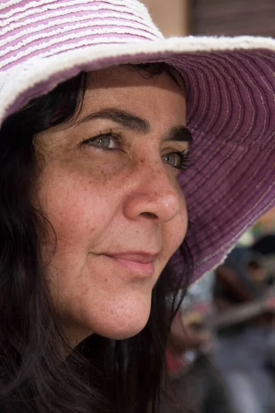 Close Woman Face Wearing Pink Hat Looking Side Acupe Bahia — Foto Stock