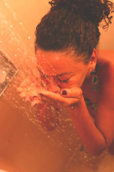 Πορτραίτο Μιας Γυναίκας Στο Μπάνιο Πλένεται Salvador Bahia Βραζιλία — Φωτογραφία Αρχείου
