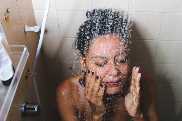 Πορτραίτο Μιας Γυναίκας Στο Μπάνιο Πλένεται Salvador Bahia Βραζιλία — Φωτογραφία Αρχείου