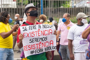 Salvador, Bahia, Brezilya - 3 Temmuz 2021: Brezilya Cumhurbaşkanı Jair Bolsonaro 'nun Salvador kentindeki hükümetini protesto etti.