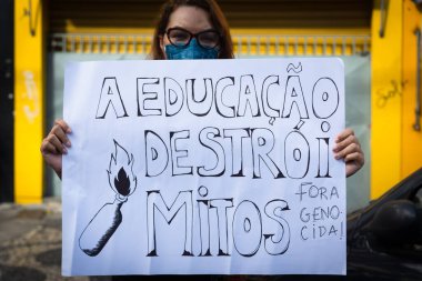 Salvador, Bahia, Brezilya - 19 Haziran 2021: protestocular Salvador kentinde Cumhurbaşkanı Jair Bolsonaro hükümetini protesto ettiler.