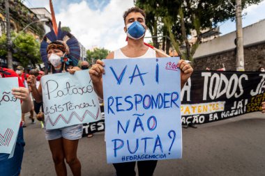 Salvador, Bahia, Brezilya - 19 Haziran 2021: protestocular Salvador kentinde Cumhurbaşkanı Jair Bolsonaro hükümetini protesto ettiler.