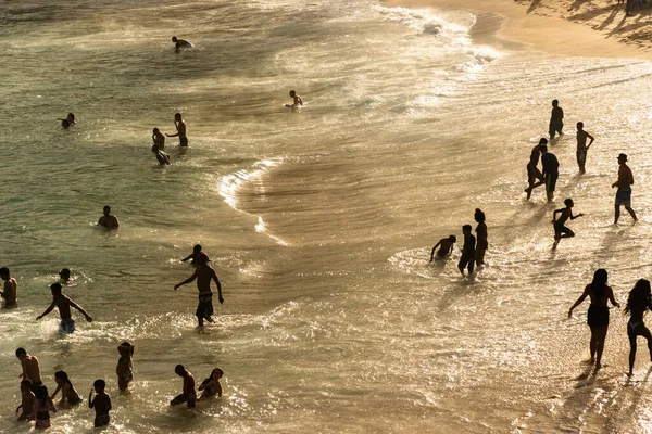 Salvador Bahia Brasil Agosto 2021 Grande Grupo Pessoas Praia Paciência — Fotografia de Stock