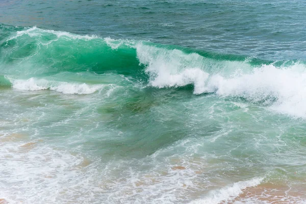 Океанские Волны Ломаются Песках Знаменитого Пляжа Рио Вермело Город Сальвадор — стоковое фото