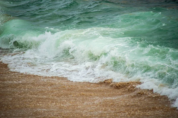 Ωκεάνια Κύματα Σπάνε Στην Άμμο Της Διάσημης Παραλίας Του Ρίο — Φωτογραφία Αρχείου