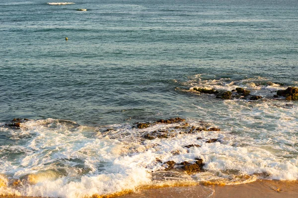 Havsvågor Som Kraschar Stranden Salvador Bahia Brasilien — Stockfoto