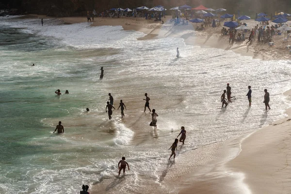 Сальвадор Бахия Бразилия Августа 2021 Года Большая Группа Людей Пляже — стоковое фото