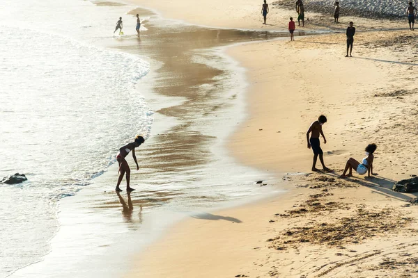Personas Divirtiéndose Playa Ondina Ciudad Salvador Bahia Brasil — Foto de Stock