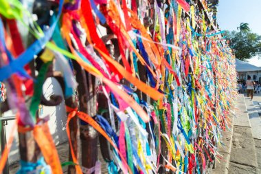 Salvador, Bahia, Brezilya - 4 Ocak 2019: Senhor do Bonfim Kilisesi, Salvador, Bahia 'ya gelecek yıl barış ve sağlık istemek için gitmek.