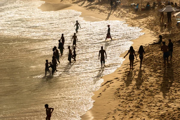 Salvador Bahia Brasil Agosto 2021 Grande Grupo Pessoas Praia Paciência — Fotografia de Stock