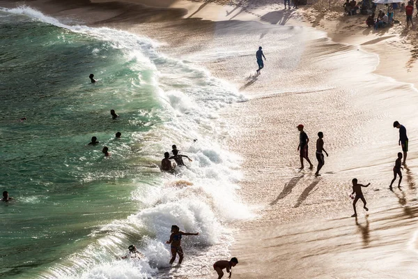 Salvador Bahia Brasile Agosto 2021 Grande Gruppo Persone Sulla Spiaggia — Foto Stock