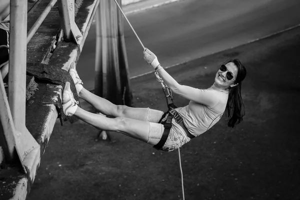 Woman Practicing Rappel Pedestrian Walkway Salvador Bahia Brazil — Stock Photo, Image