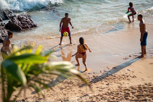 Сальвадор Бахия Бразилия Сентября 2021 Года Люди Играют Пляжный Футбол — стоковое фото