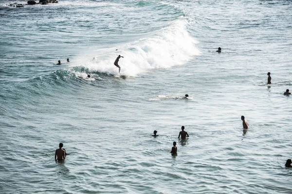 Salvador Bahia Brazílie Září 2021 Lidé Koupají Vodě Pláži Paciencia — Stock fotografie