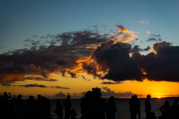 Dramatisk Solnedgang Med Mørkegule Skyer Byen Salvador Bahia Brasil – stockfoto