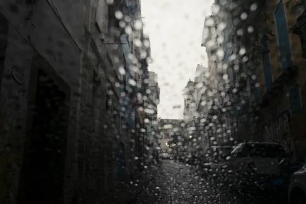 Vått Glas Bil Inuti Utsikt Över Gatan Med Byggnader Och — Stockfoto