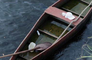 Cachoeira, Bahia, Brezilya - 09 Ocak 2016: Brezilya 'nın Bahia eyaletinin Cachoeira kentindeki Paraguacu Nehri üzerinde balıkçı teknesi ve nakliye.