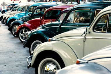Salvador, Bahia, Brezilya - 05 Aralık 2015: Salvador, Bahia, Brezilya 'daki Dois de Julho Meydanı' nda klasik araba sergisi.