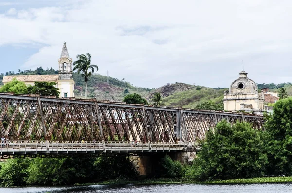 巴西巴伊亚州卡乔伊拉市 2016年1月9日 连接巴西巴伊亚州卡乔伊拉市和圣菲力克斯市的历史性铁桥Domo Pedro Ii景观 — 图库照片