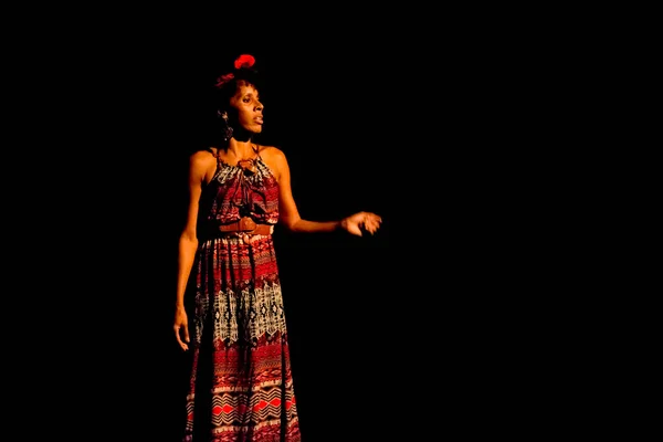 Actriz Pie Teatro Interpretando Personaje Espectáculo Fondo Negro Salvador Bahia —  Fotos de Stock