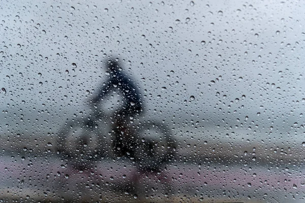Salvador Bahia Brasil November 2021 Seseorang Mengendarai Sepeda Tengah Hujan — Stok Foto