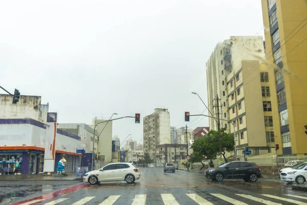 Salvador Bahia Brazil November 2021 Traffic Street Rainy Day 萨尔瓦多 — 图库照片