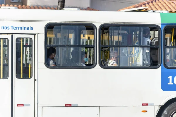 Salvador Bahia Brazylia Października 2020 Osoby Wewnątrz Autobusu Masce Ochronnej — Zdjęcie stockowe