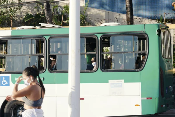 Salvador Bahia Brazilië Oktober 2020 Mensen Bus Dragen Een Beschermend — Stockfoto