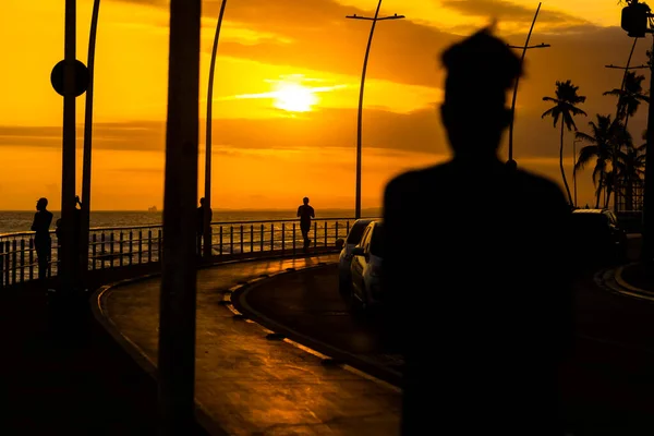 Salvador Bahia Brésil Octobre 2020 Silhouette Personnes Marchant Contre Coucher — Photo