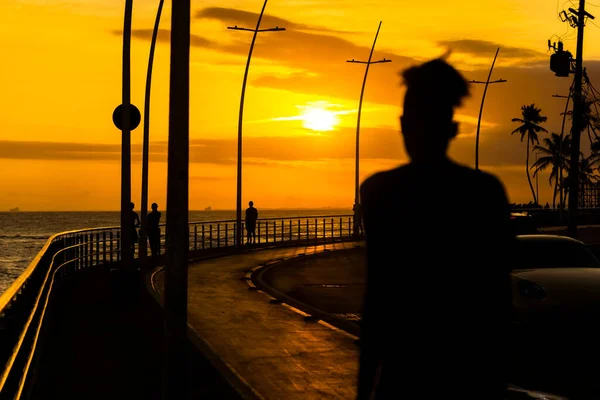 Salvador Bahia Brasile Ottobre 2020 Silhouette Persone Che Camminano Contro — Foto Stock